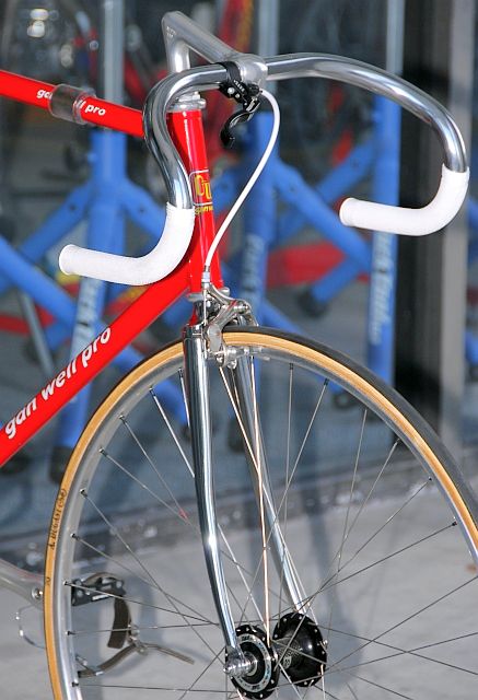 ganwell-red-chromefork2.jpg - 146.54 K